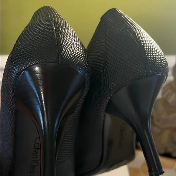 Calvin Klein Textured Black Heels with box - Picture 8 of 10